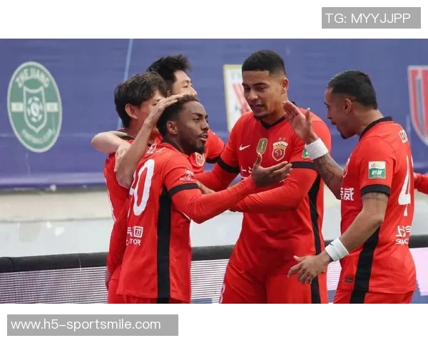 上海海港客场小胜大连英博成功夺得中超三连冠荣耀 上海海港客场小胜大连英博成功夺得中超三连冠荣耀