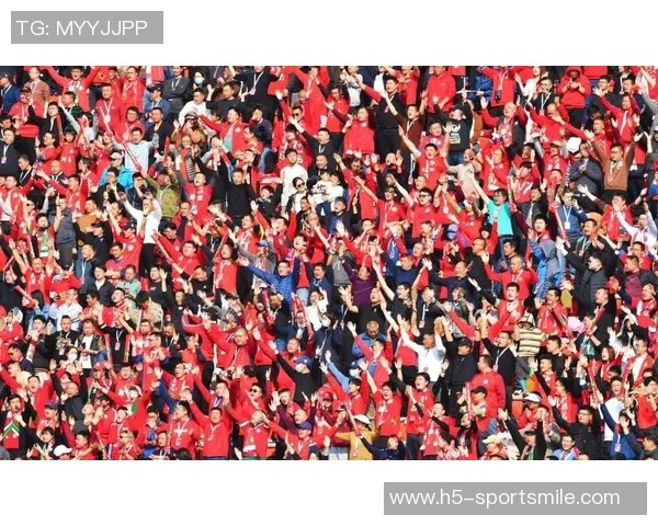 中国女足小胜对手赛后举国旗合影感谢球迷热情支持展现团结精神